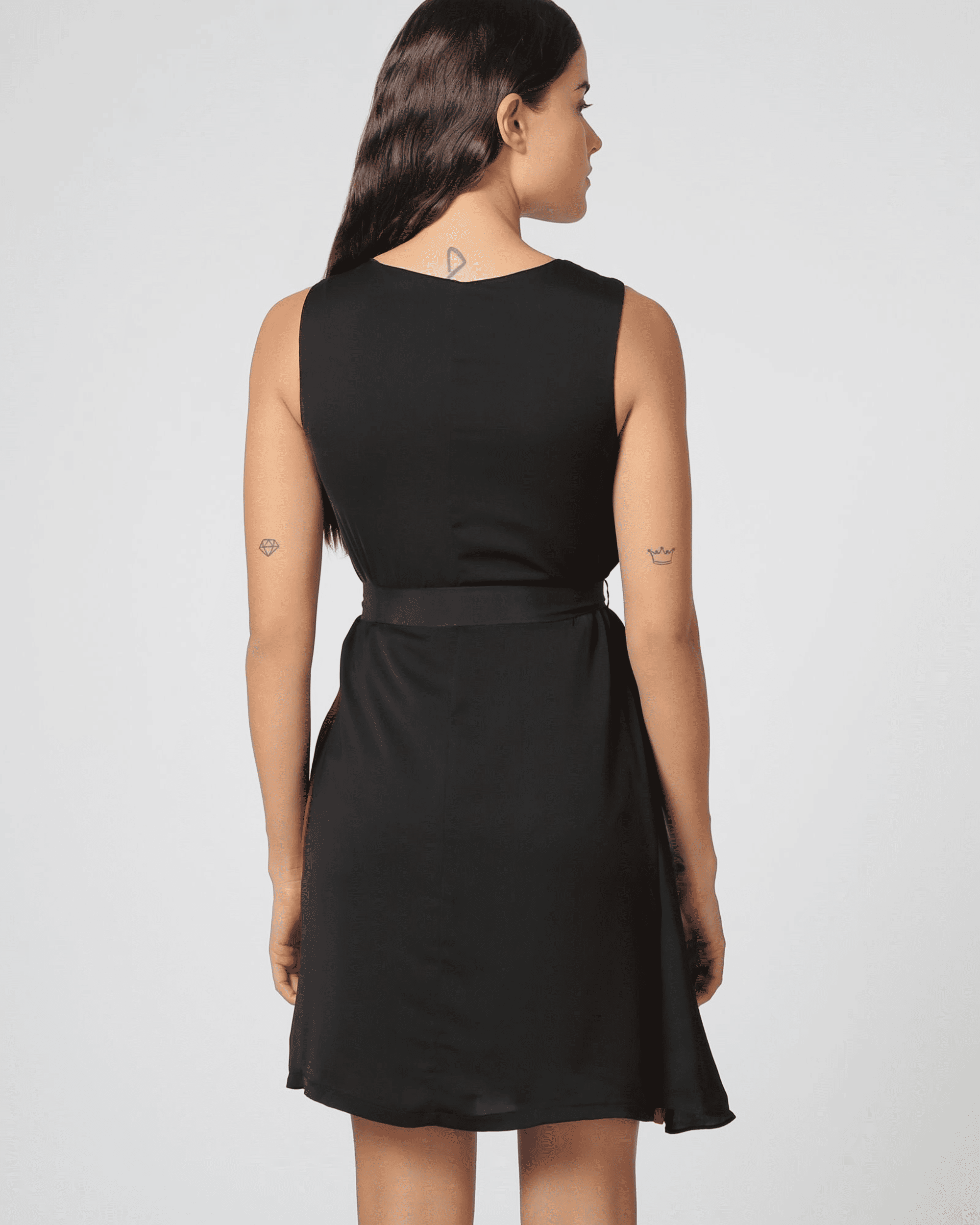 Vestido mujer raso bicolor sin mangas outfit elegante midi volante fajín escote redondo talla L modelo cómodo forro cremallera lateral rojo negro ideal eventos oficina ✅Entrega 24/48h