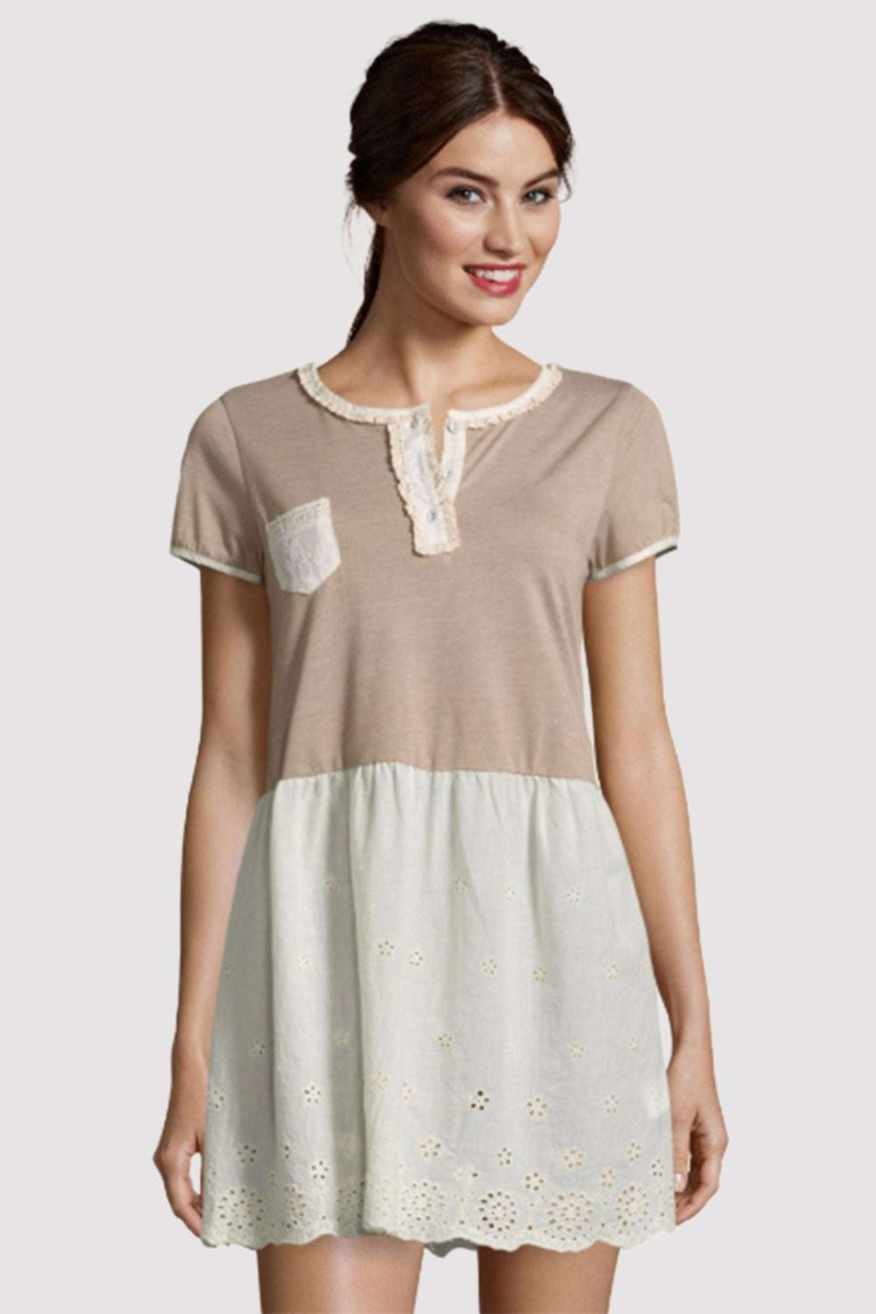 Vestido combinado mujer, dress bicolor, modelo CI-030031, tela ligera, corte recto, cuello redondo, manga corta, detalles bordados, colores beige y crema, tallas S/M, cómodo y versátil ✅Entrega 24/48h