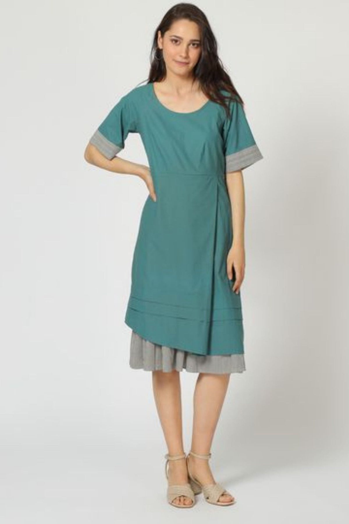 Vestido midi asimétrico mujer, dress moderno, tela suave, manga corta, diseño turquesa y gris, talla XS, estilo casual versátil cómodo, outfit urbano, elegante, modelo fresco varios colores ✅Entrega 24/48h