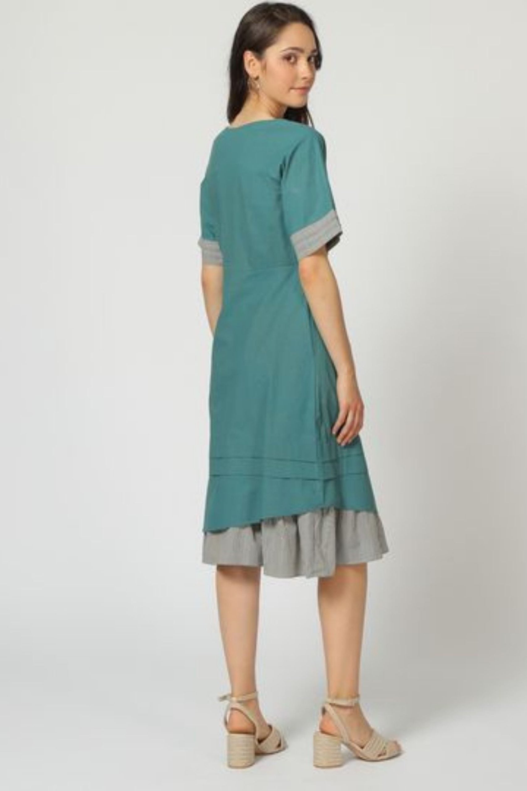 Vestido midi asimétrico mujer, dress moderno, tela suave, manga corta, diseño turquesa y gris, talla XS, estilo casual versátil cómodo, outfit urbano, elegante, modelo fresco varios colores ✅Entrega 24/48h