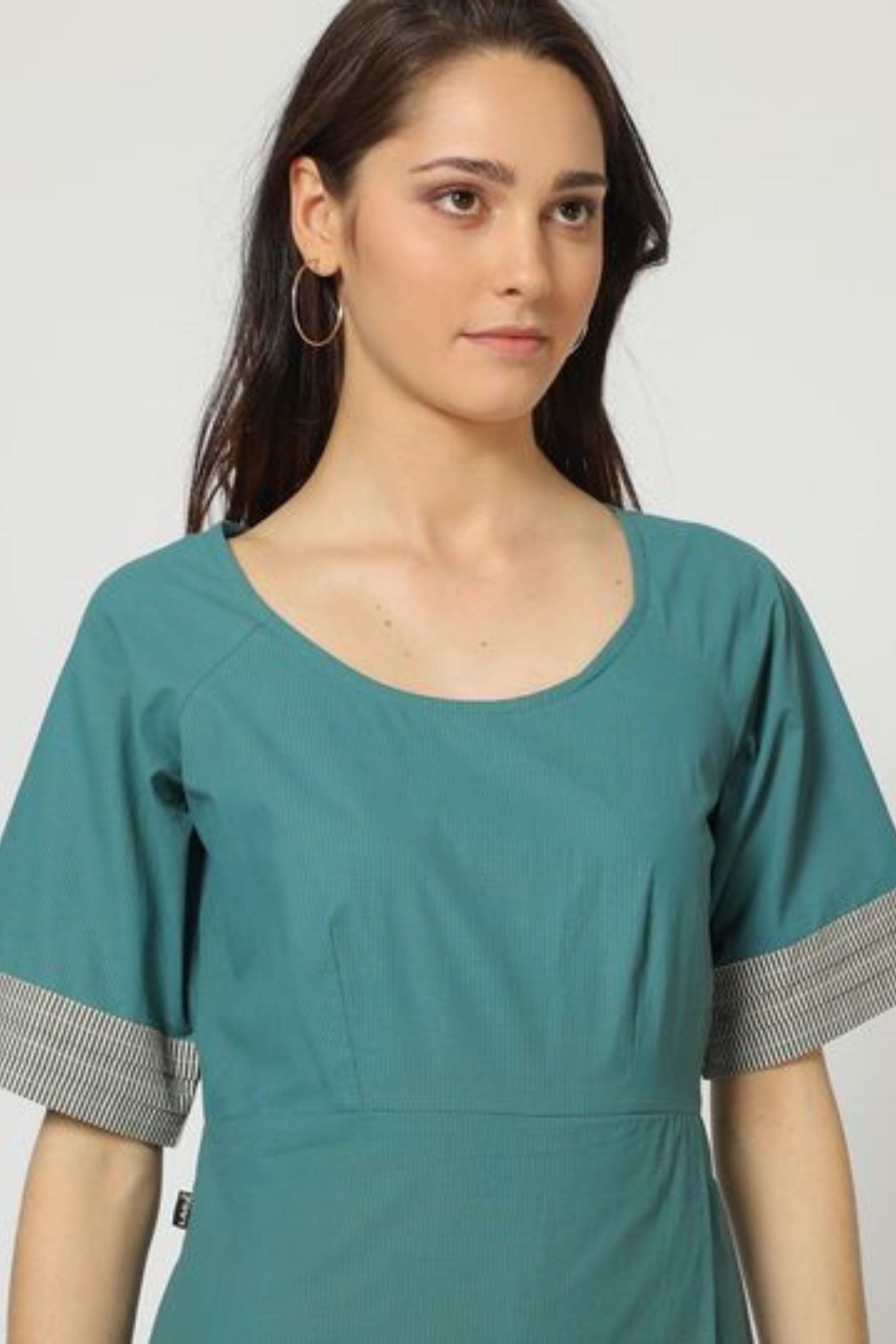 Vestido midi asimétrico mujer, dress moderno, tela suave, manga corta, diseño turquesa y gris, talla XS, estilo casual versátil cómodo, outfit urbano, elegante, modelo fresco varios colores ✅Entrega 24/48h