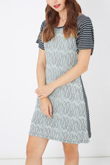 Vestido corto casual mujer, dress tela suave, estampado rayas modernas, manga corta, cuello redondo, cómodo, versátil, color azul, talla S, ideal para diario, fiestas o look urbano sofisticado ✅Entrega 24/48h