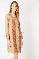 Vestido recto mujer bordado pasamanería manga larga algodón suave escote pico elegante cómodo talla 38 tonos tierra beige versátil urbano fiesta look sofisticado ✅Entrega 24/48h