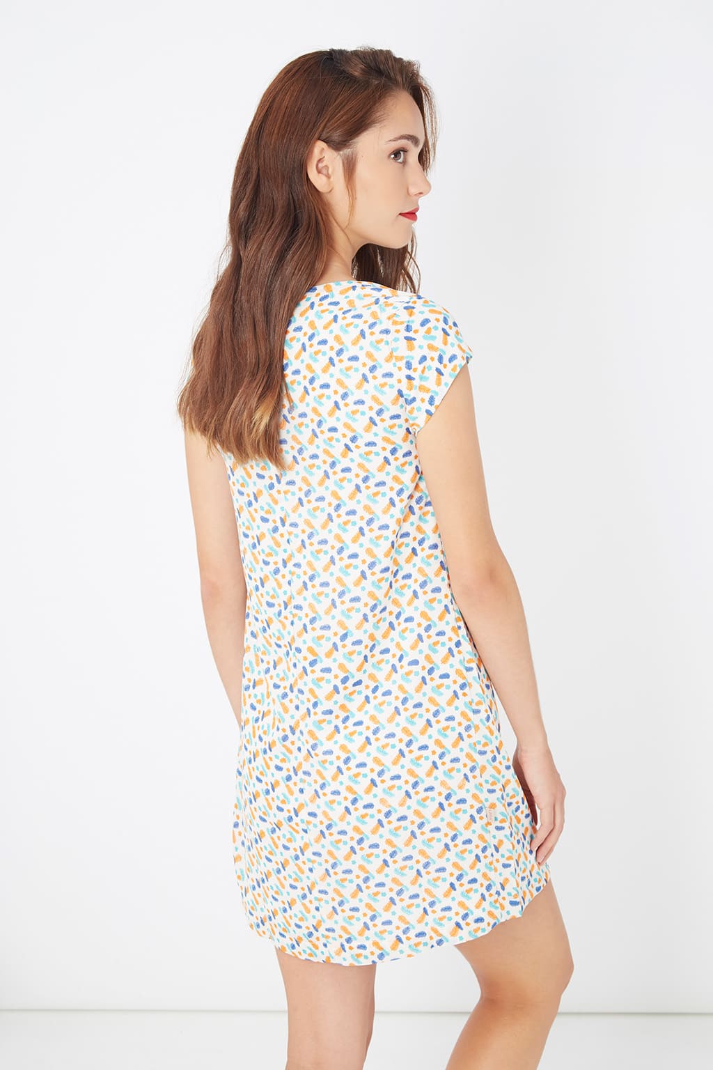 Vestido corto outfit dress estampado flores diseño recto manga corta cuello redondo tejido suave look casual urbano oficina blanco talla L cómodo versátil sofisticado ✅Entrega 24/48h