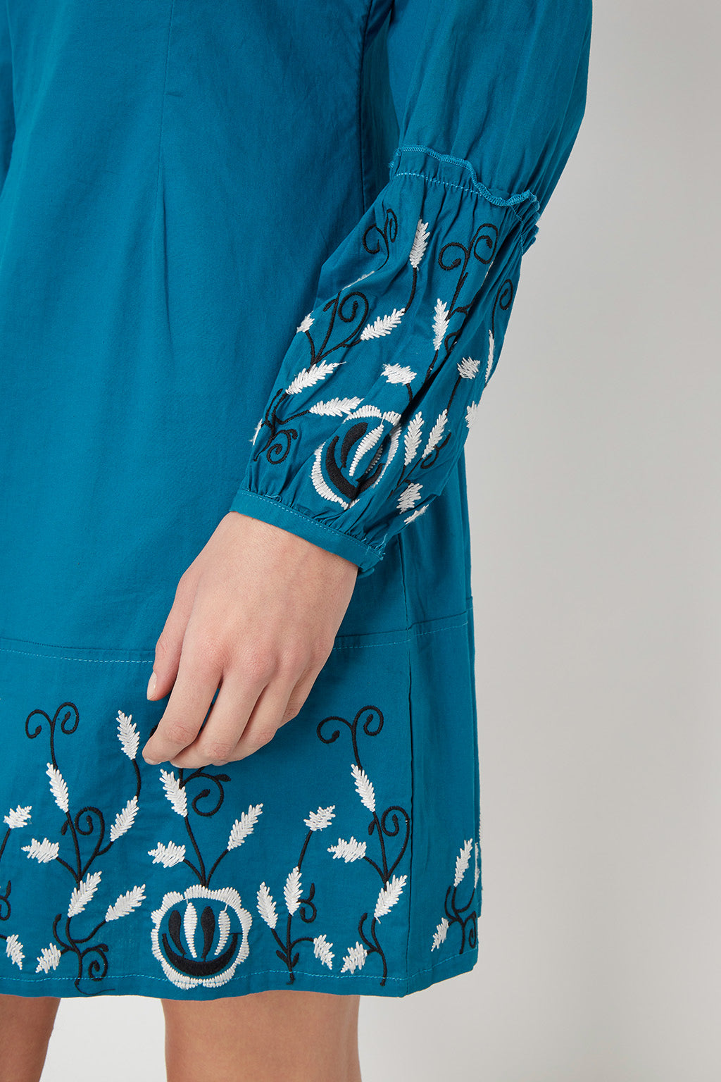 Vestido corto mujer, dress boho chic manga larga, bordado floral, tejido suave, modelo azul, talla 38, estilo sofisticado y versátil ideal oficina eventos urbano, 48 colores vibrantes, cómodo elegante, ✅Entrega 24/48h