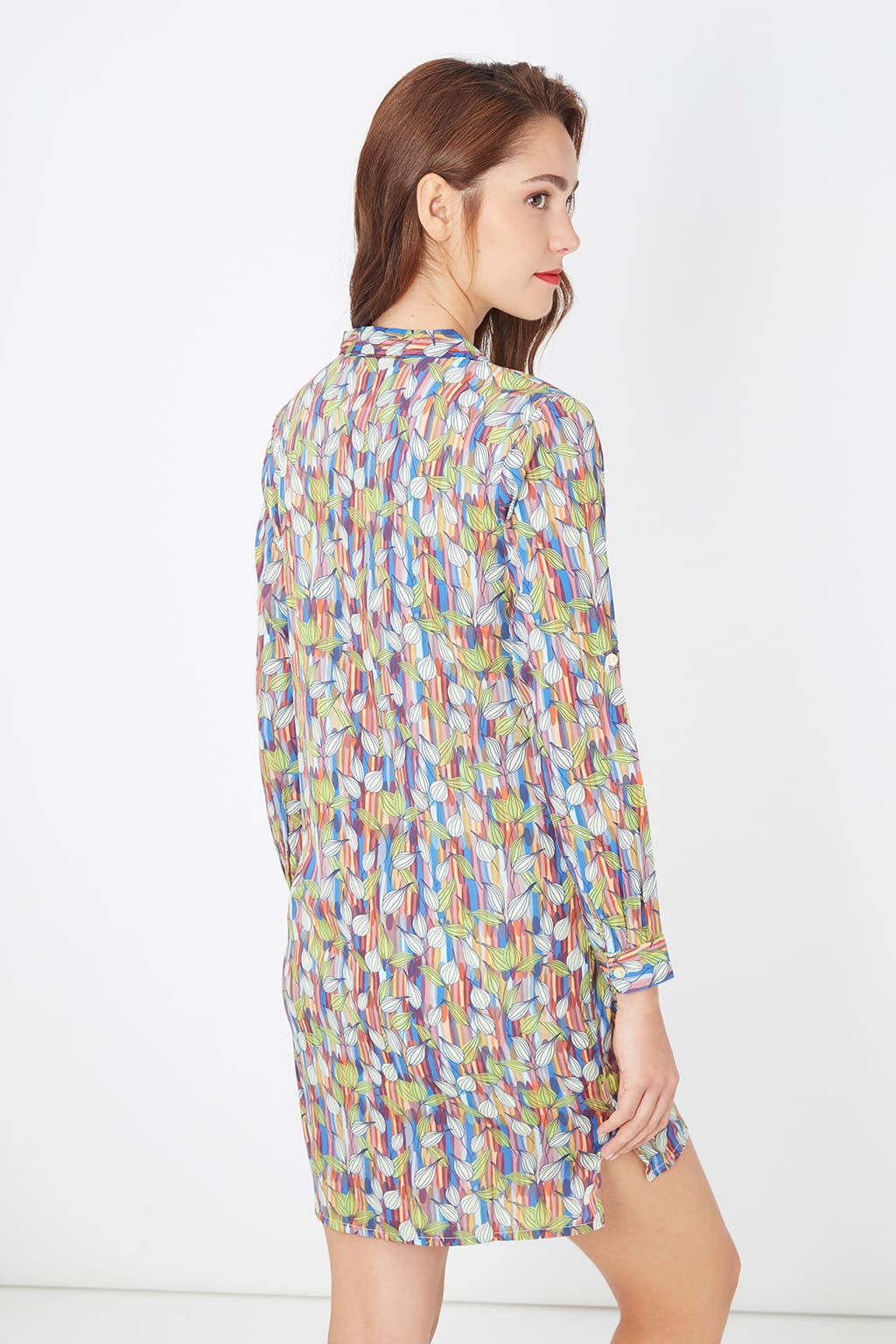 Vestido camisero, dress femenino, modelo relajado, tela ligera, manga 3/4, estampado multicolor, frescura y comodidad, ideal para ocasiones casuales, talla L, combina con sandalias o tacones, versátil y chic ✅Entrega 24/48h