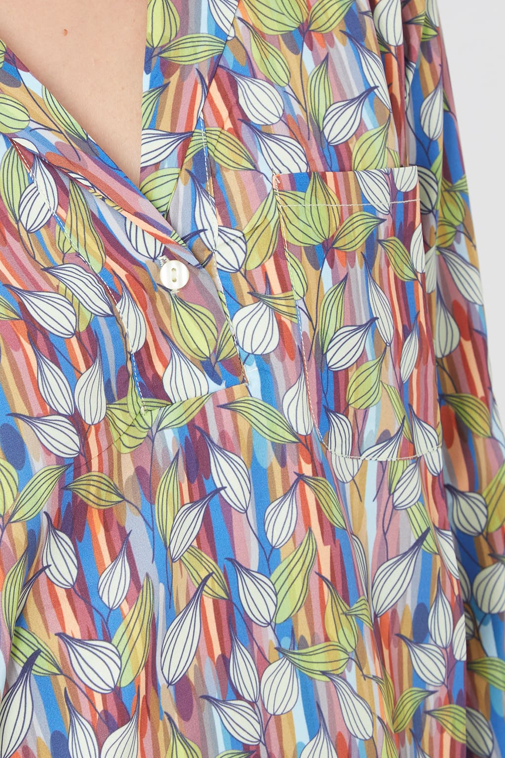 Vestido camisero, dress femenino, modelo relajado, tela ligera, manga 3/4, estampado multicolor, frescura y comodidad, ideal para ocasiones casuales, talla L, combina con sandalias o tacones, versátil y chic ✅Entrega 24/48h