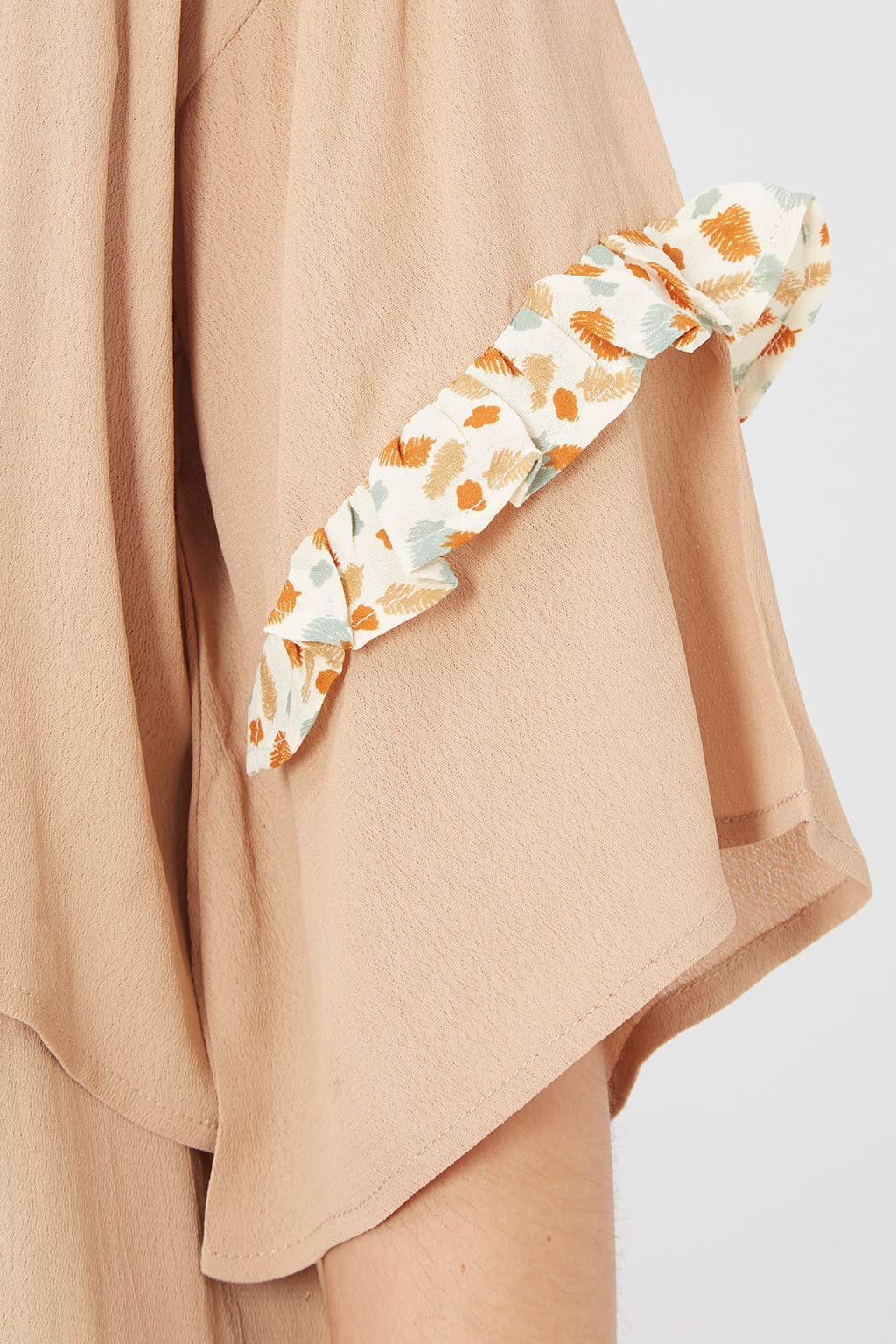 Vestido corto mujer, dress casual, manga corta lazo detalle floral, estilo urbano relajado, tejido suave, corte recto, disponible beige, talla L, versátil y cómodo, ideal verano y primavera ✅Entrega 24/48h