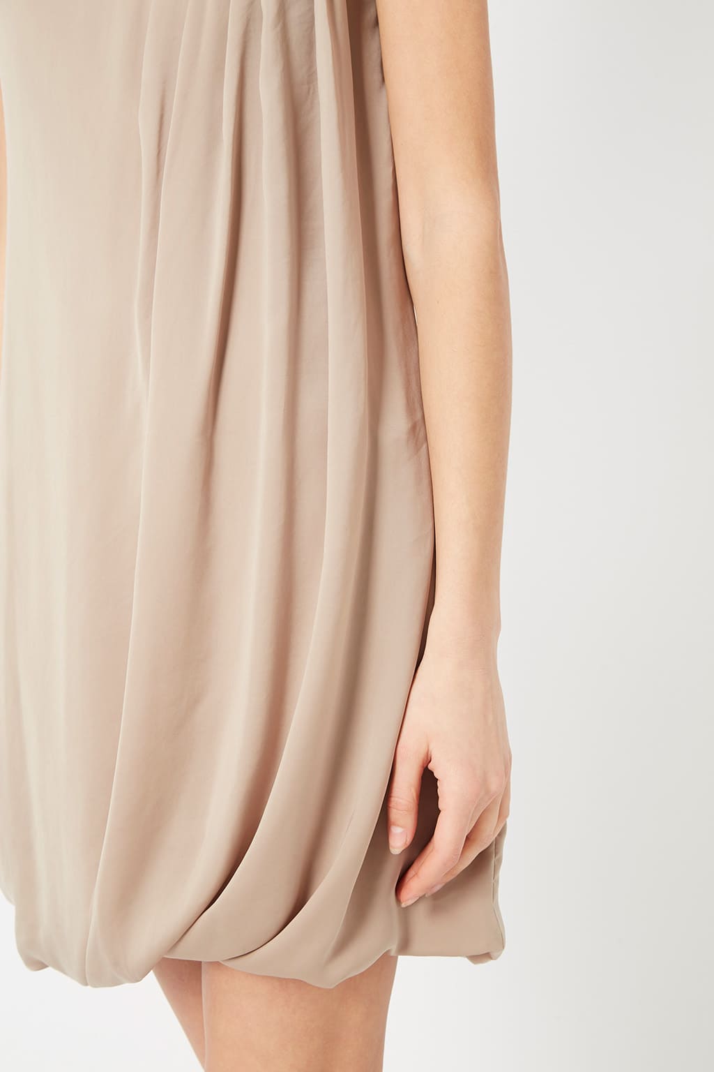 Vestido corto asimétrico mujer dress outfit detalle flores hombro gasa suave caída corte fluido fiesta elegante cómodo beige talla L ideal eventos urbanos ✅Entrega 24/48h