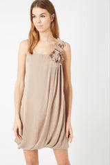 Vestido corto asimétrico mujer dress outfit detalle flores hombro gasa suave caída corte fluido fiesta elegante cómodo beige talla L ideal eventos urbanos ✅Entrega 24/48h
