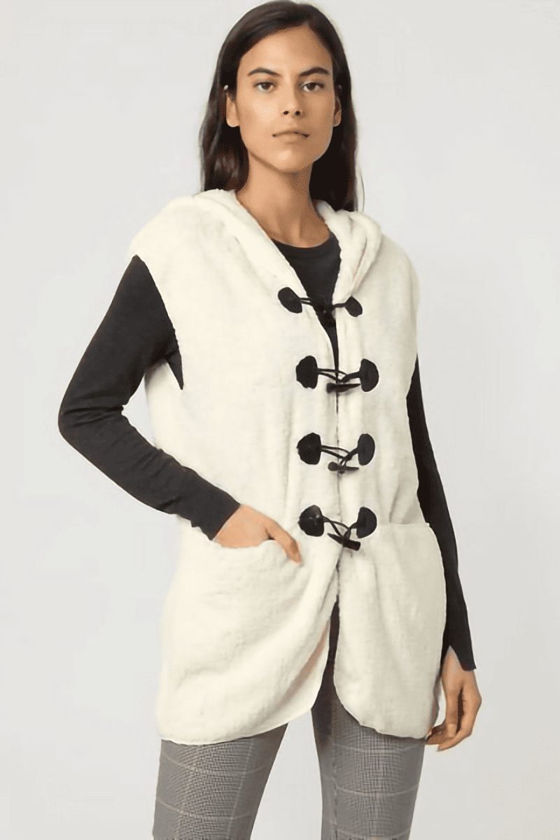 Chaleco peluche mujer, chaleco afelpado moderno, capucha, bolsillos laterales, cierre broche frontal, cálido y suave, look casual elegante, color blanco, talla L, versátil para invierno ✅Entrega 24/48h
