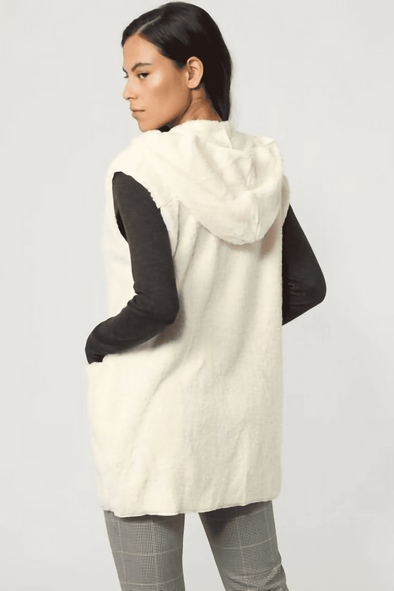 Chaleco peluche mujer, chaleco afelpado moderno, capucha, bolsillos laterales, cierre broche frontal, cálido y suave, look casual elegante, color blanco, talla L, versátil para invierno ✅Entrega 24/48h