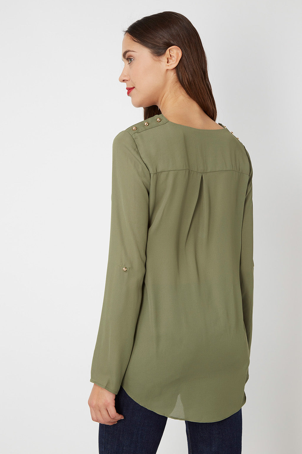 Blusa mujer fluida, camisa caqui, escote pico, manga larga ajustable boton, trabillas hombros, diseño cómodo, versátil, elegante, ideal oficina o casual, talla M, Love & Money H15031 ✅Entrega 24/48h