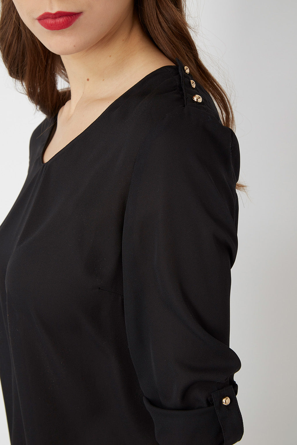 Blusa mujer fluida manga larga ajustable camisa top elegante oficina escote pico detalle trabilla hombros apliques modelo Love & Money H15031 talla L color negro outfit versátil cómodo ✅Entrega 24/48h