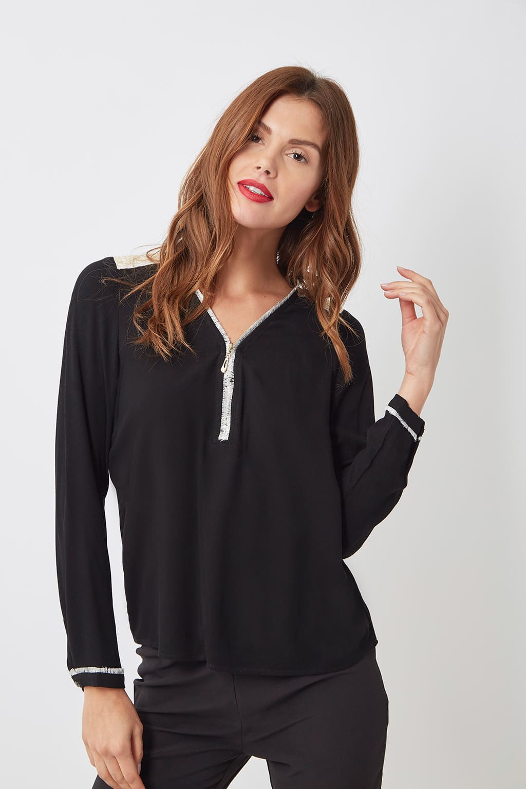 Blusa mujer elegante cuello pico cremallera detalles flecos hombros contraste, manga larga botones, cómoda y versátil, modelo Love & Money H15155, talla L, color negro ✅Entrega 24/48h