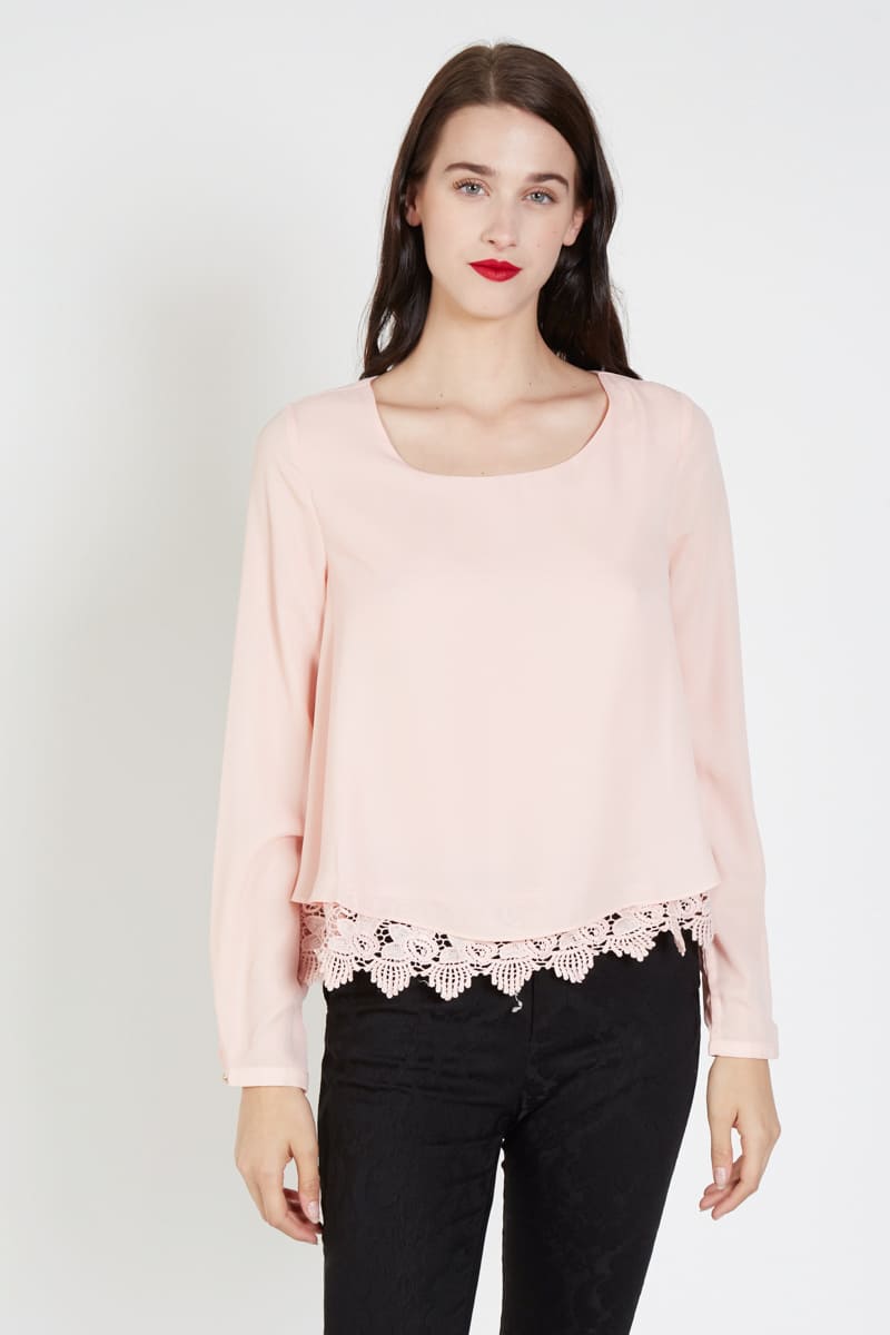 Blusa mujer guipur elegante, camisa satinada, manga larga, cuello redondo, bajo asimétrico, diseño floral, color rosa, talla L, cómoda, versátil, ideal outfits oficina o eventos ✅Entrega 24/48h