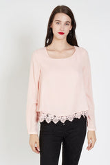 Blusa mujer guipur elegante, camisa satinada, manga larga, cuello redondo, bajo asimétrico, diseño floral, color rosa, talla L, cómoda, versátil, ideal outfits oficina o eventos ✅Entrega 24/48h