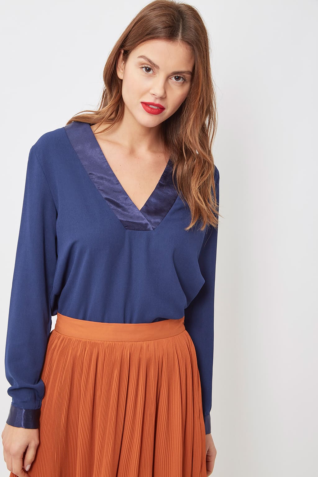 Blusa mujer elegante fluida blusón satén escote pico cruzado manga larga botones bajo asimétrico azul talla L cómoda ideal oficina eventos casual ✅Entrega 24/48h