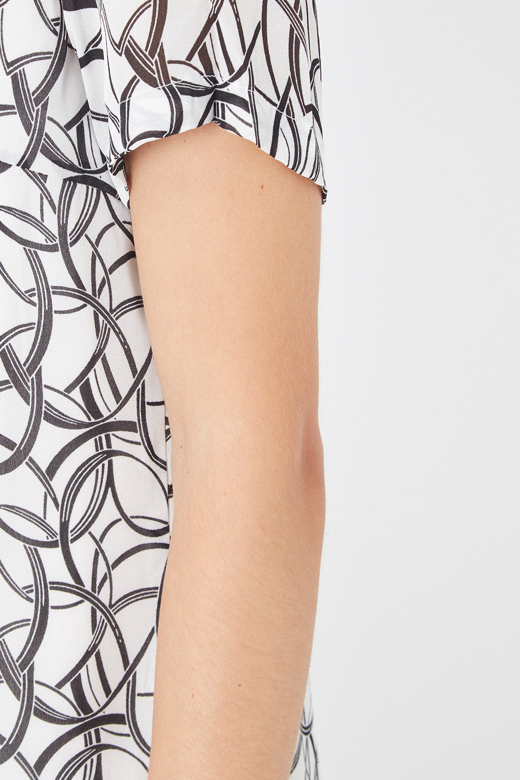 Vestido corto, dress, outfit estampado abstracto tela ligera manga corta modelo urbano casual elegante fresco blanco talla L cómodo versátil fácil de combinar ideal ocasiones cotidianas ✅Entrega 24/48h