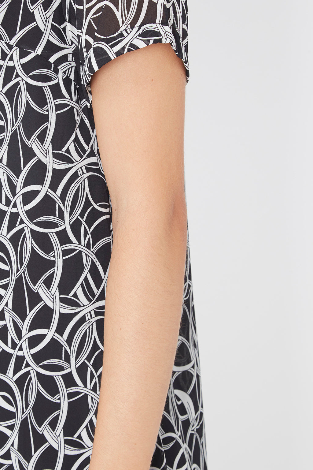 Vestido corto moderno para mujer, dress estampado geométrico exclusivo, modelo manga corta, tejido suave y ligero, estilo urbano oficina, color negro, talla L, cómodo, versátil, sofisticado ✅Entrega 24/48h