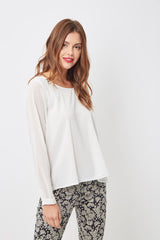 Blusa escotada en la espalda