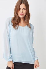 Blusa fluida mujer escote espalda pedrería, manga larga, cuello redondo, ligera, elegante, outfit versátil, azul claro, talla S, ideal trabajo y eventos, look moderno, cómoda ✅Entrega 24/48h