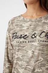 Camiseta mujer estampada camuflaje letras, polo top, algodón suave, manga larga, cuello redondo, estilo casual urbano, color beige, tallas L/XL. Cómoda, versátil, ideal uso diario. ✅Entrega 24/48h