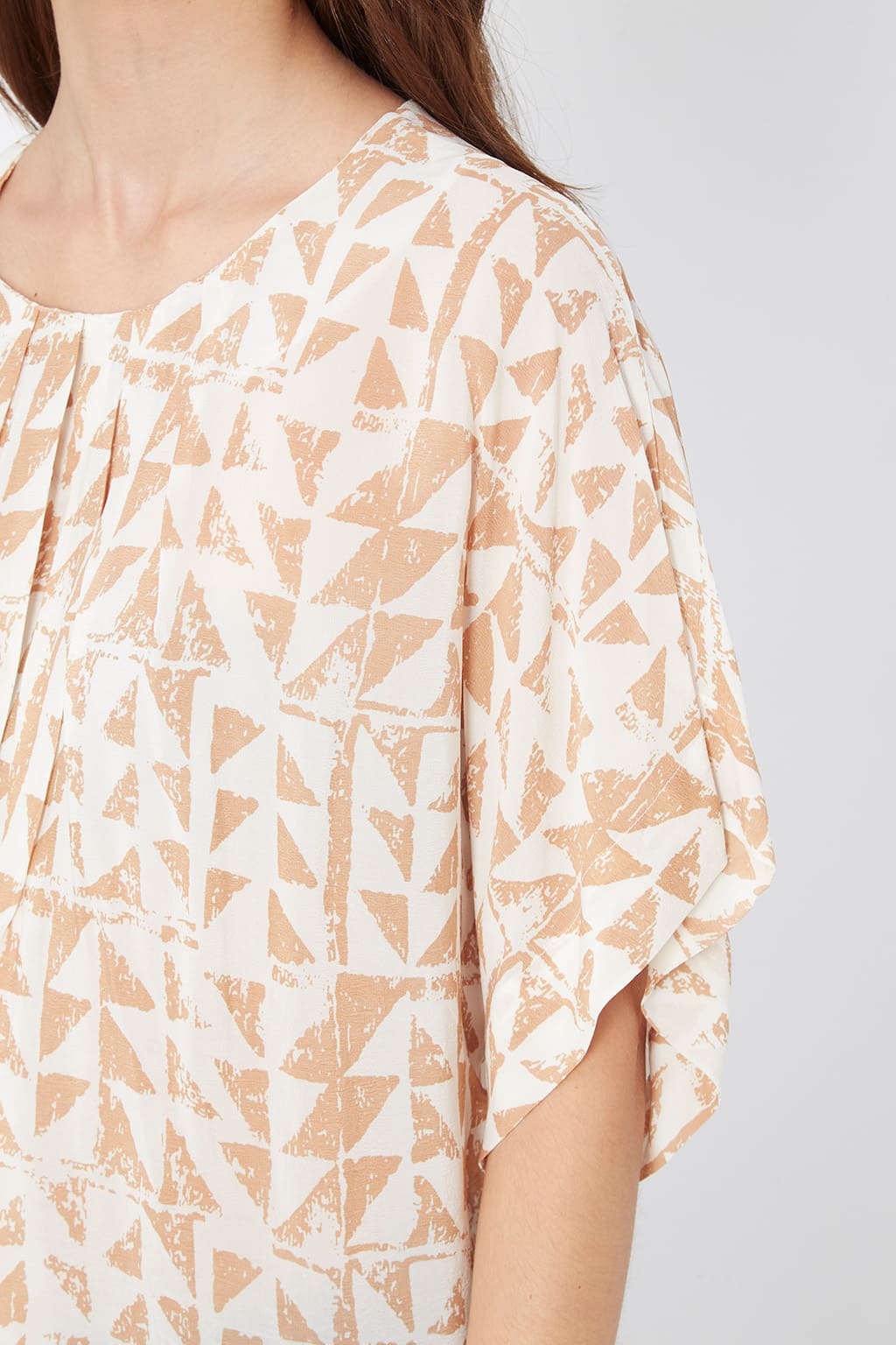 Blusa mujer amplia estampada, manga corta japonesa, cuello redondo, tejido ligero, estilo casual elegante, modelo Laga K398, color beige, talla L, versátil y cómoda ✅Entrega 24/48h