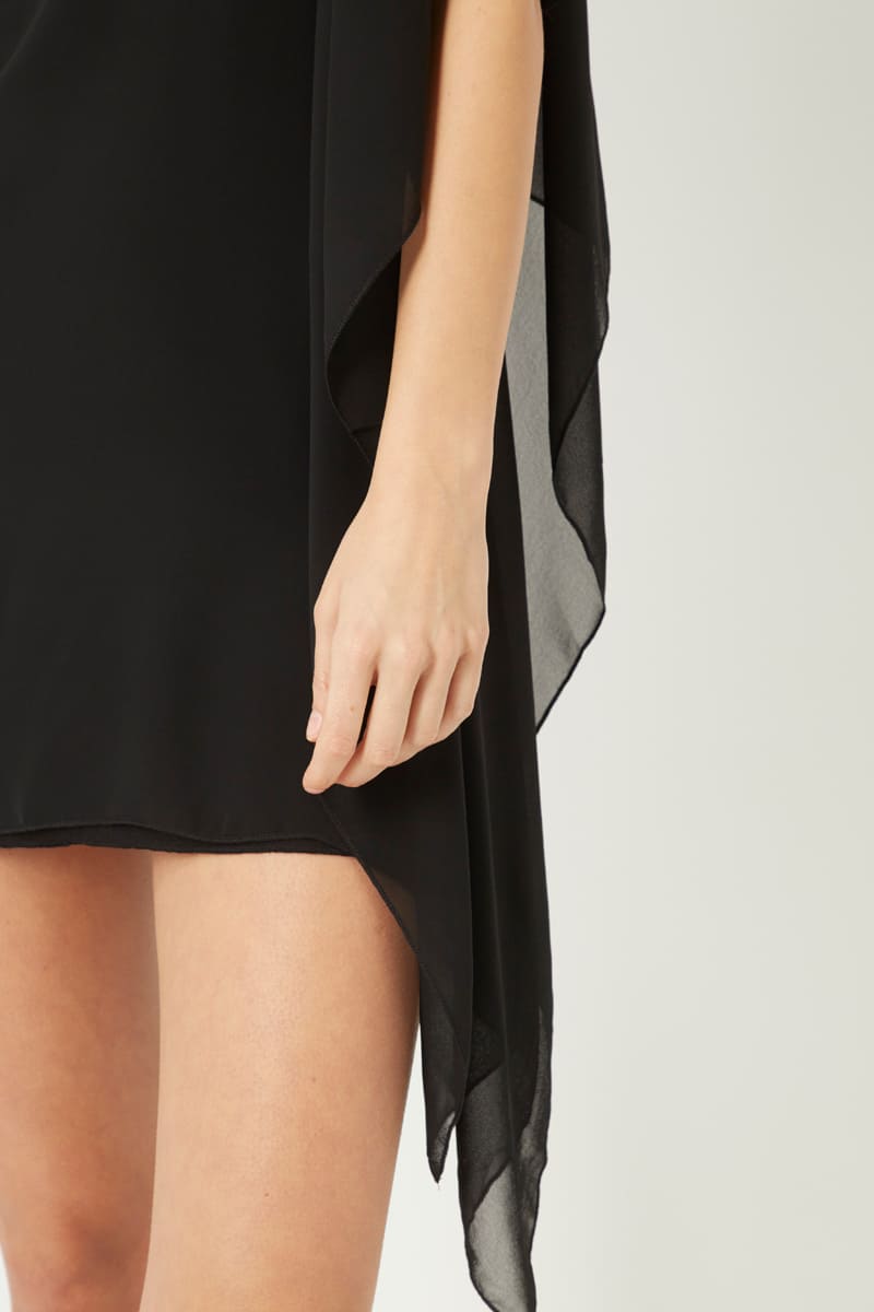 Vestido corto asimétrico elegante dress outfit fiesta modelo fluido tela ligera corte mini estilo moderno disponible en negro talla L exclusivo, ideal eventos combina accesorios metálicos ✅Entrega 24/48h