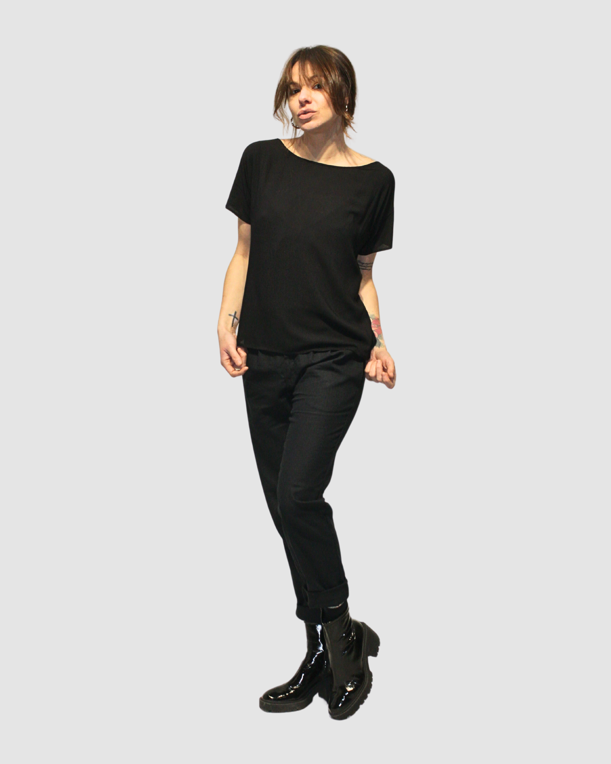 Blusa mujer, shirt, top básico relaxed fit, manga corta, cuello redondo, tacto suave, estilo minimalista, color negro, poliéster, casual, cómoda, versátil, talla S, outfit diario, ciudad ✅Entrega 24/48h