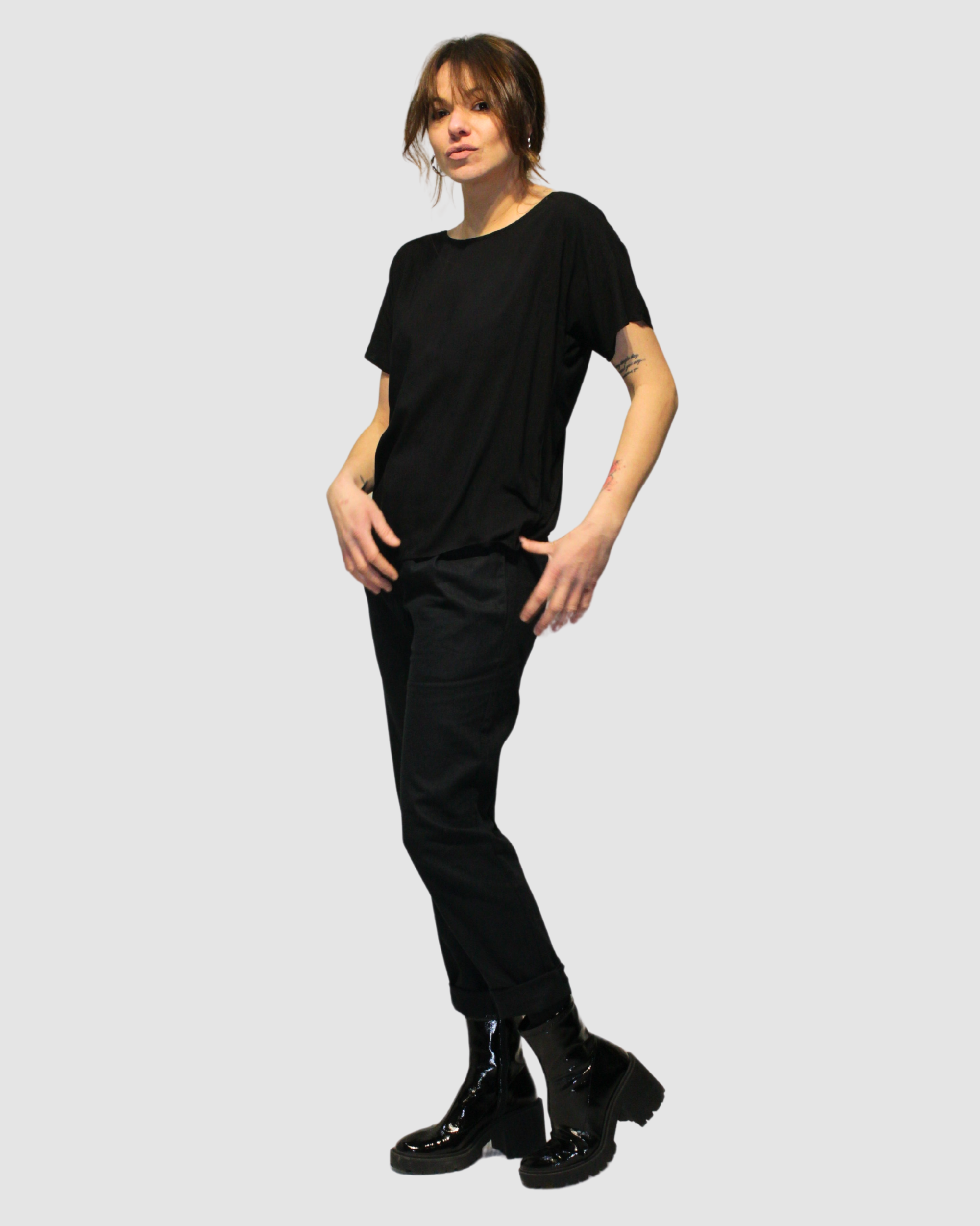 Blusa mujer, shirt, top básico relaxed fit, manga corta, cuello redondo, tacto suave, estilo minimalista, color negro, poliéster, casual, cómoda, versátil, talla S, outfit diario, ciudad ✅Entrega 24/48h