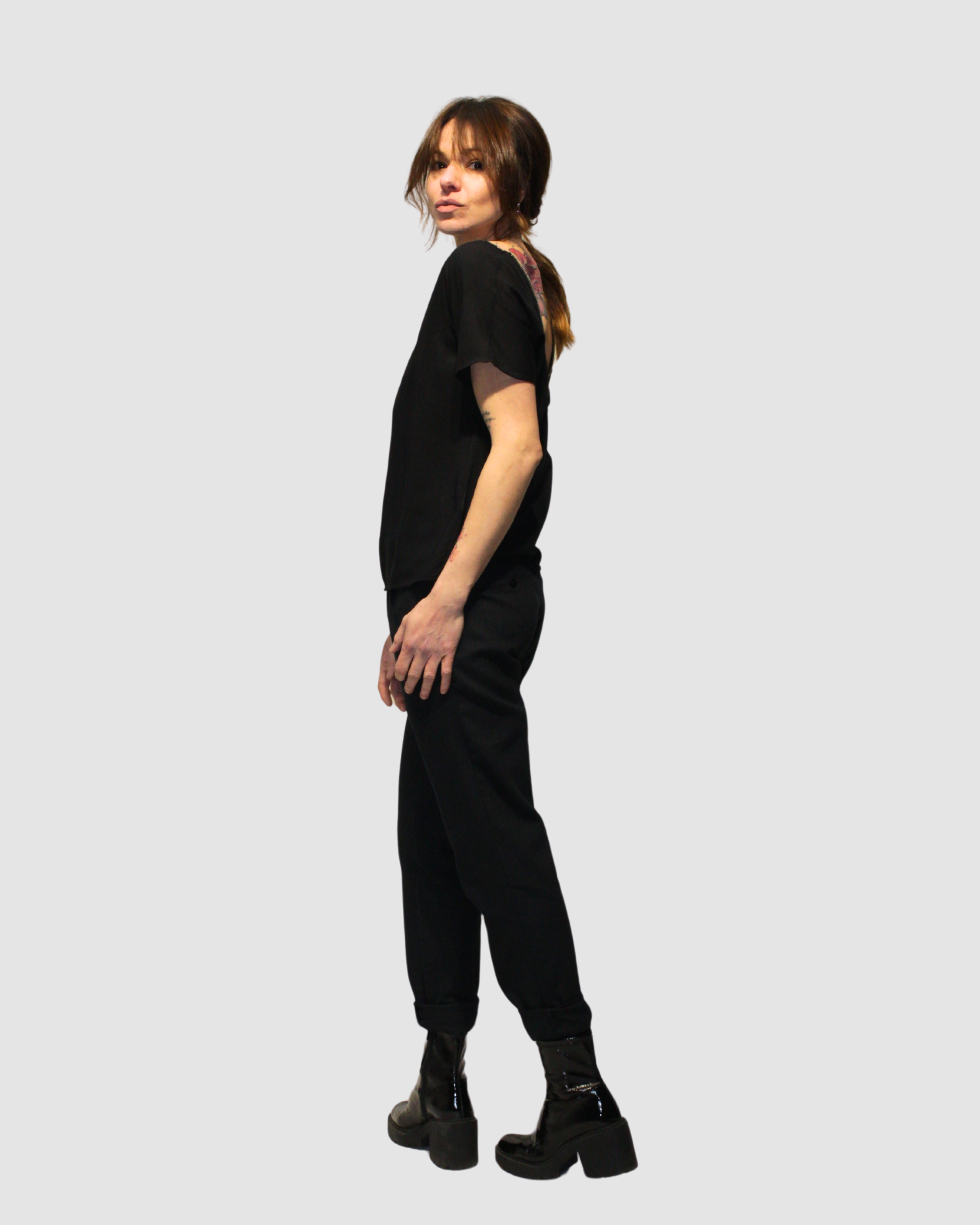 Blusa mujer, shirt, top básico relaxed fit, manga corta, cuello redondo, tacto suave, estilo minimalista, color negro, poliéster, casual, cómoda, versátil, talla S, outfit diario, ciudad ✅Entrega 24/48h