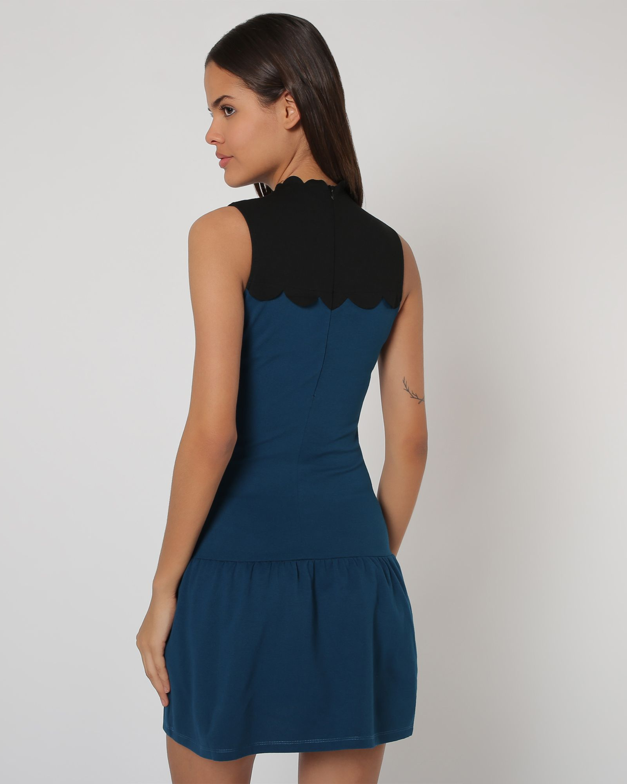 Vestido recto sin mangas dress outfit escote redondeado contraste cuello moderno elegante tejido suave azul negro talla L realza silueta versátil urbano noche mujer distintos colores ✅Entrega 24/48h