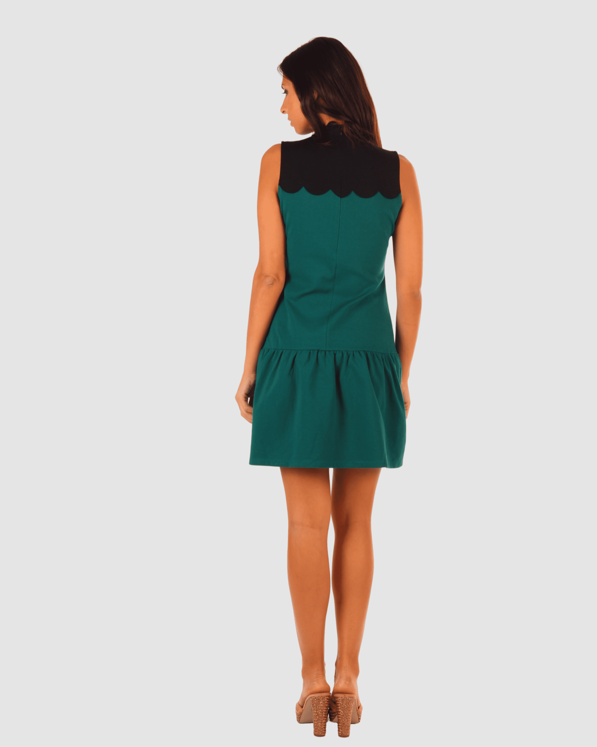Vestido midi mujer, dress elegante, modelo bicolor Love & Money K66471, sin mangas, cuello halter, detalle pasamanería, volante inferior, tejido liso, cómodo, ideal eventos, talla S, color verde/negro ✅Entrega 24/48h