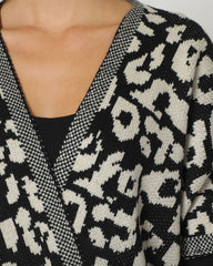 Cardigan abierto, poncho animal print, chaqueta gruesa mujer, flecos modernos, ribete contraste, diseño manchas, estilo casual, talla L/XL, cómodo, versátil, blanco/negro, moda invierno ✅Entrega 24/48h