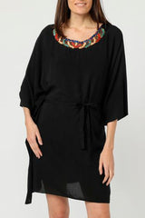 Vestido, dress, outfit bohemio manga murciélago escote bordado multicolor, suelto cómodo, tejido suave y fresco, ajuste cinturón, talla L, negro elegante y versátil, ideal verano y primavera ✅Entrega 24/48h