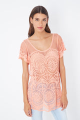 Top fluido bordado fantasía mujer, blusa manga corta volantes, diseño floral, cuello U, estilo casual, tejido transpirable, color salmón, talla 38 disponible, prenda ligera, versátil y cómoda ✅Entrega 24/48h