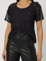 Blusa mujer manga corta blusa sintética fashion top urbano detalle cuero corte regular streetwear elegante color negro talla L moderna versátil destaca día noche looks únicos fácil combinar ✅Entrega 24/48h