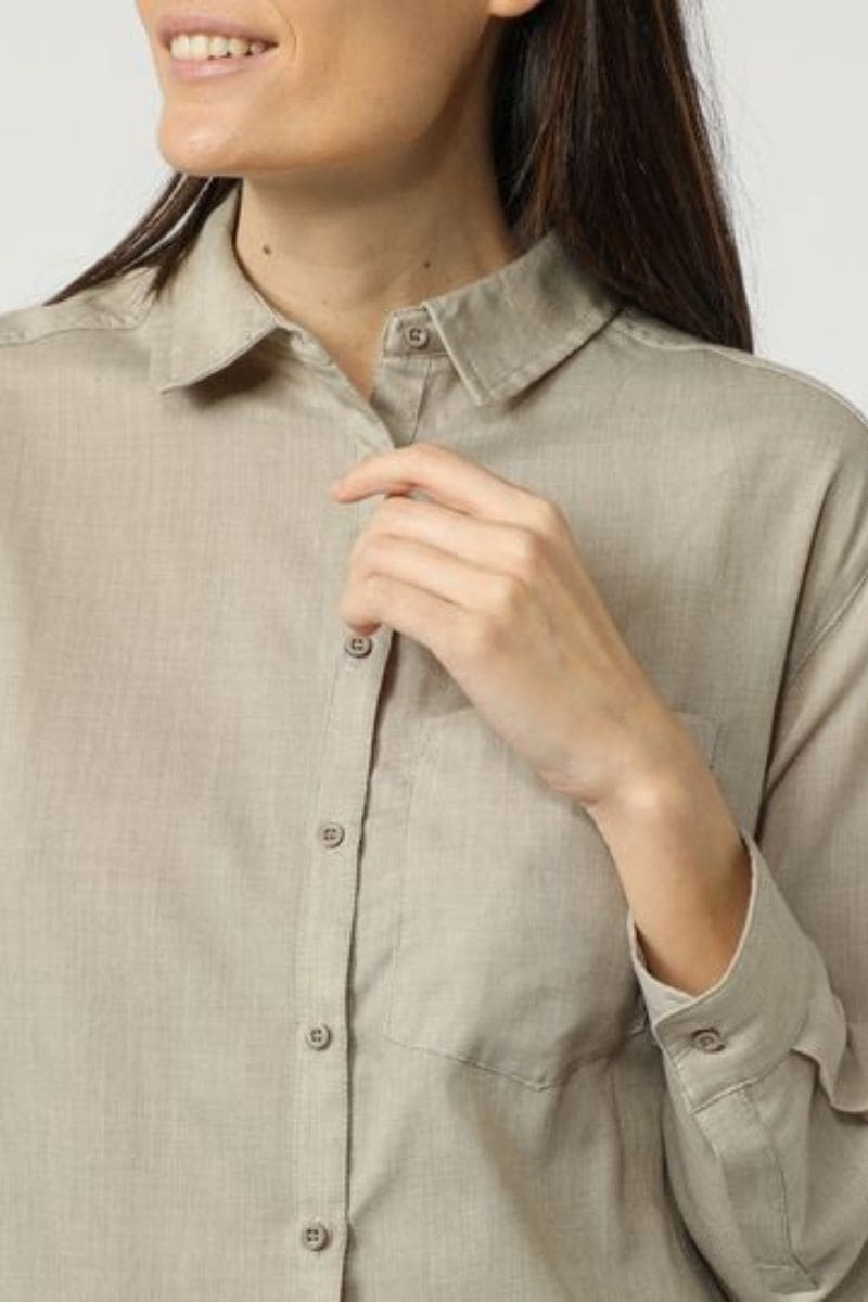 Blusa camisa mujer algodón manga larga bolsillos, diseño liso, cuello camisero, cierre botones, casual elegante beige talla 38, cómoda versátil, outfit trabajo oficina ✅Entrega 24/48h