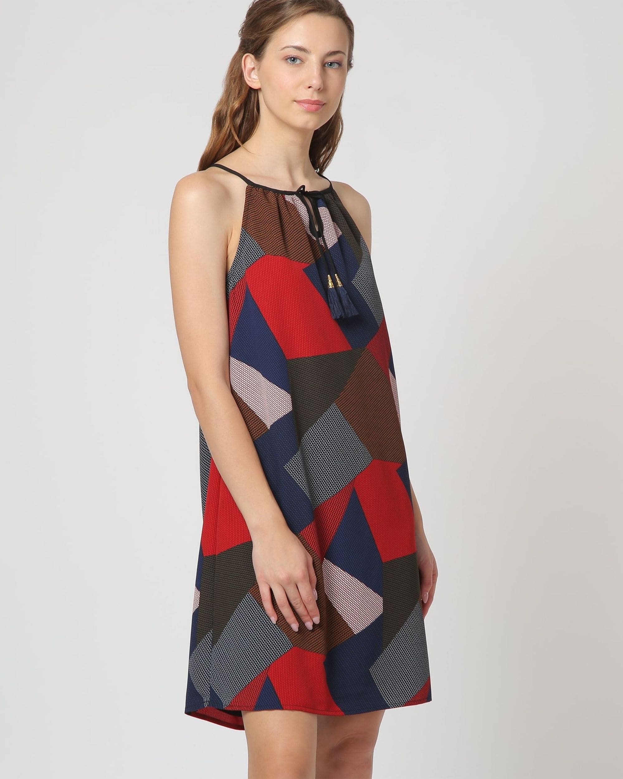 Vestido, dress, outfit corto tirantes finos estampado geométrico, borlas decorativas, escote con abertura, forro interior, cómodo, versátil, elegante, disponible talla 38, colores rojo azul negro marrón, estilo juvenil ✅Entrega 24/48h