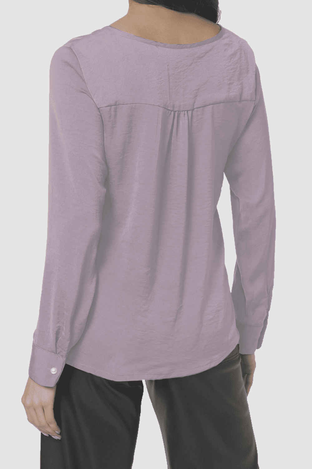 Blusa satinada mujer, camisa fluida lila, cuello redondo amplio, botones frontales, detalle tablas panel delantero, manga larga elegante, cómoda, talla 38, look formal oficina casual ✅Entrega 24/48h
