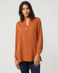 Blusón mujer liso, blusa larga, manga larga, diseño cuello tunecino, tejido fluido, color camel, moderna y versátil, talla 38, ideal oficina o diario, fácil combinar, elegante y cómoda ✅Entrega 24/48h