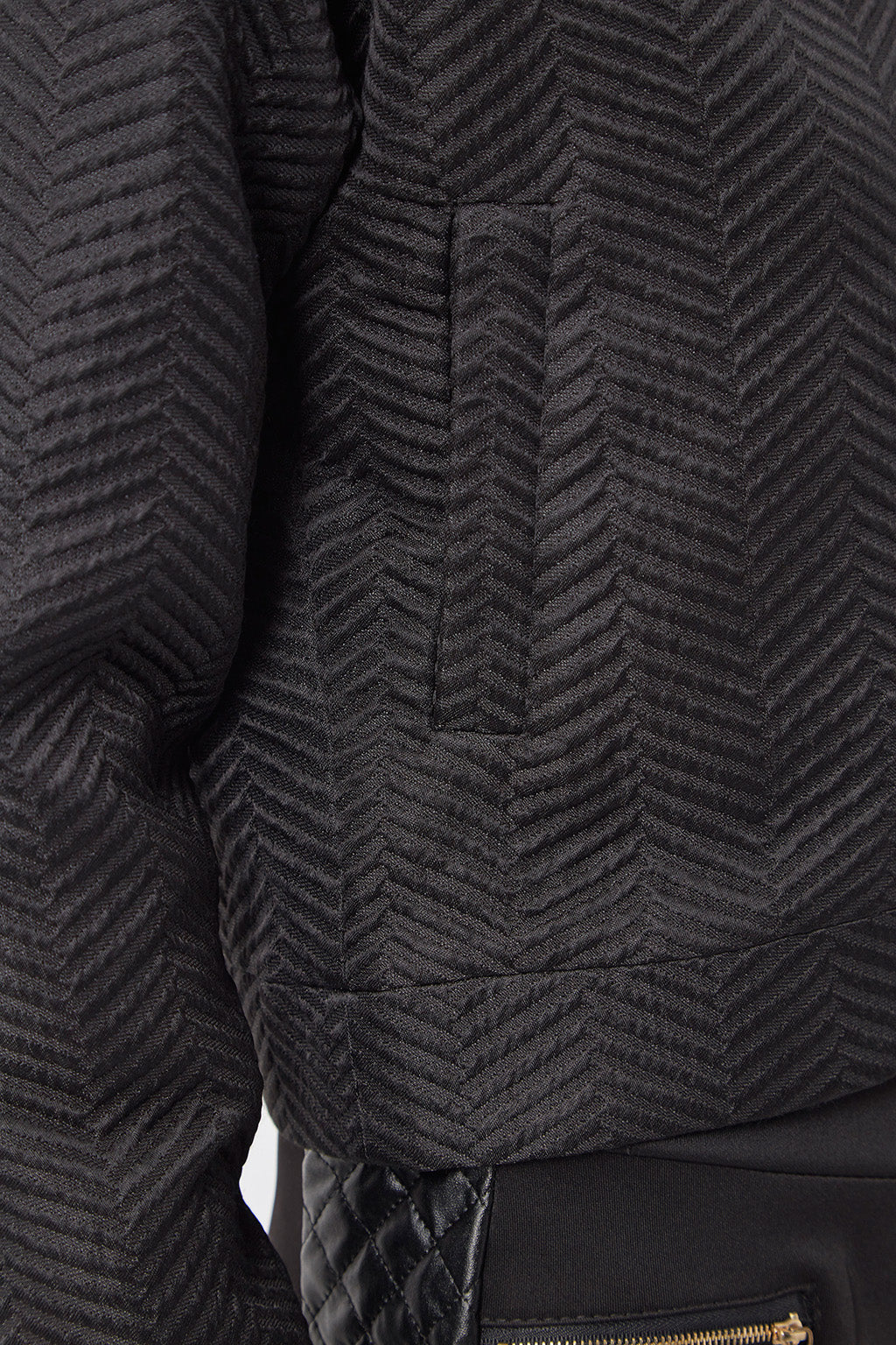 Chaqueta mujer textura elegante, diseño cuello redondo, manga larga, cierre de corchetes, modelo LA-120005 marca La Morena, estilo moderno, color negro, talla 38, cómoda y versátil ✅Entrega 24/48h