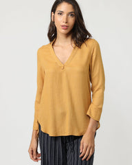 Blusa mujer, shirt, top escote V, manga larga, relaxed fit, tejido ligero, cuello en V, corte cómodo, fashion mustaza, talla 38, look oficina casual, elegante y versátil ✅Entrega 24/48h