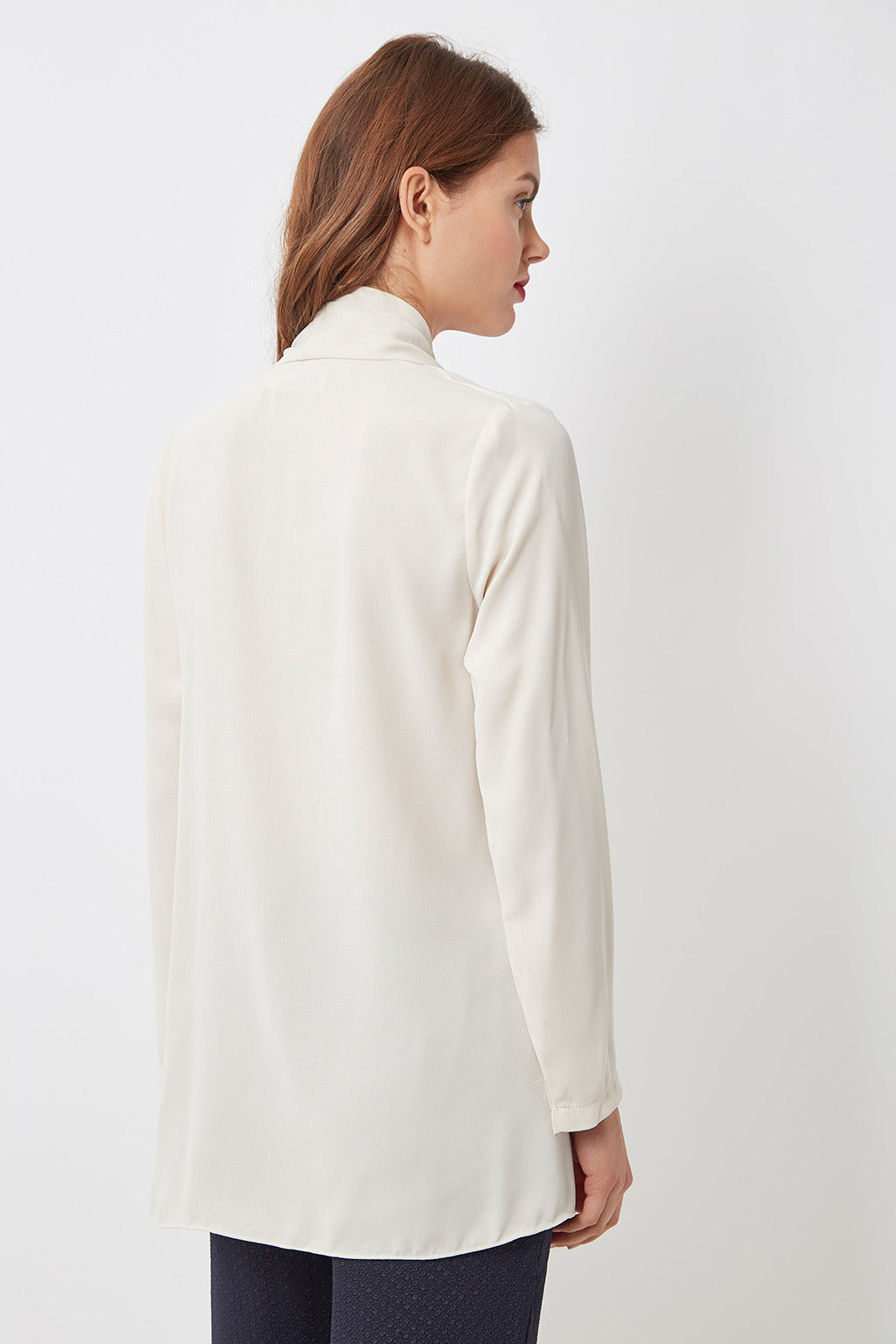 Chaqueta mujer amplia drapeada, blazer fluido, diseño oversize elegante, escote pico, manga larga, cierre lateral corchete, tejido ligero, color beige, talla 38, cómoda y versátil ✅Entrega 24/48h