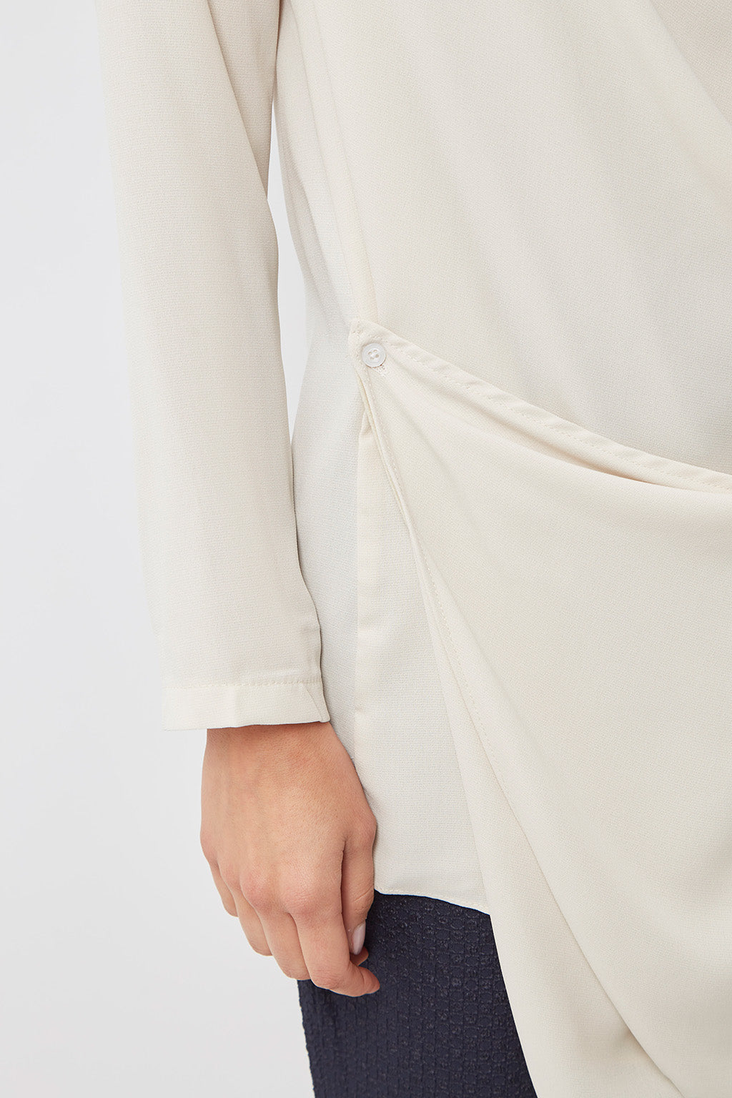 Chaqueta mujer amplia drapeada, blazer fluido, diseño oversize elegante, escote pico, manga larga, cierre lateral corchete, tejido ligero, color beige, talla 38, cómoda y versátil ✅Entrega 24/48h