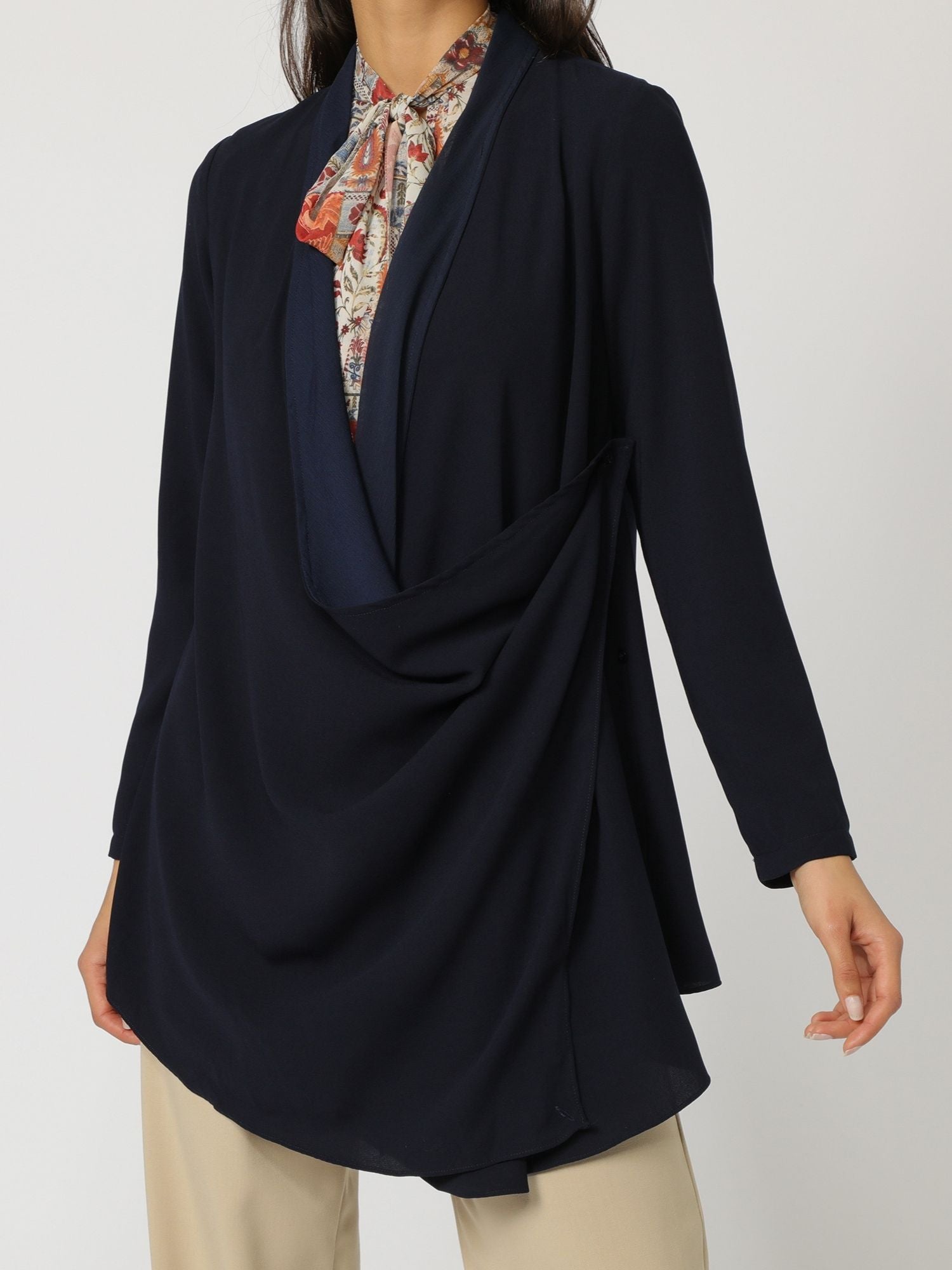 Chaqueta mujer elegante fluida amplia blazer cardigan diseño drapeado escote pico manga larga cierre lateral La Morena LA-180084 color azul talla 38 cómoda versátil ligera ✅Entrega 24/48h