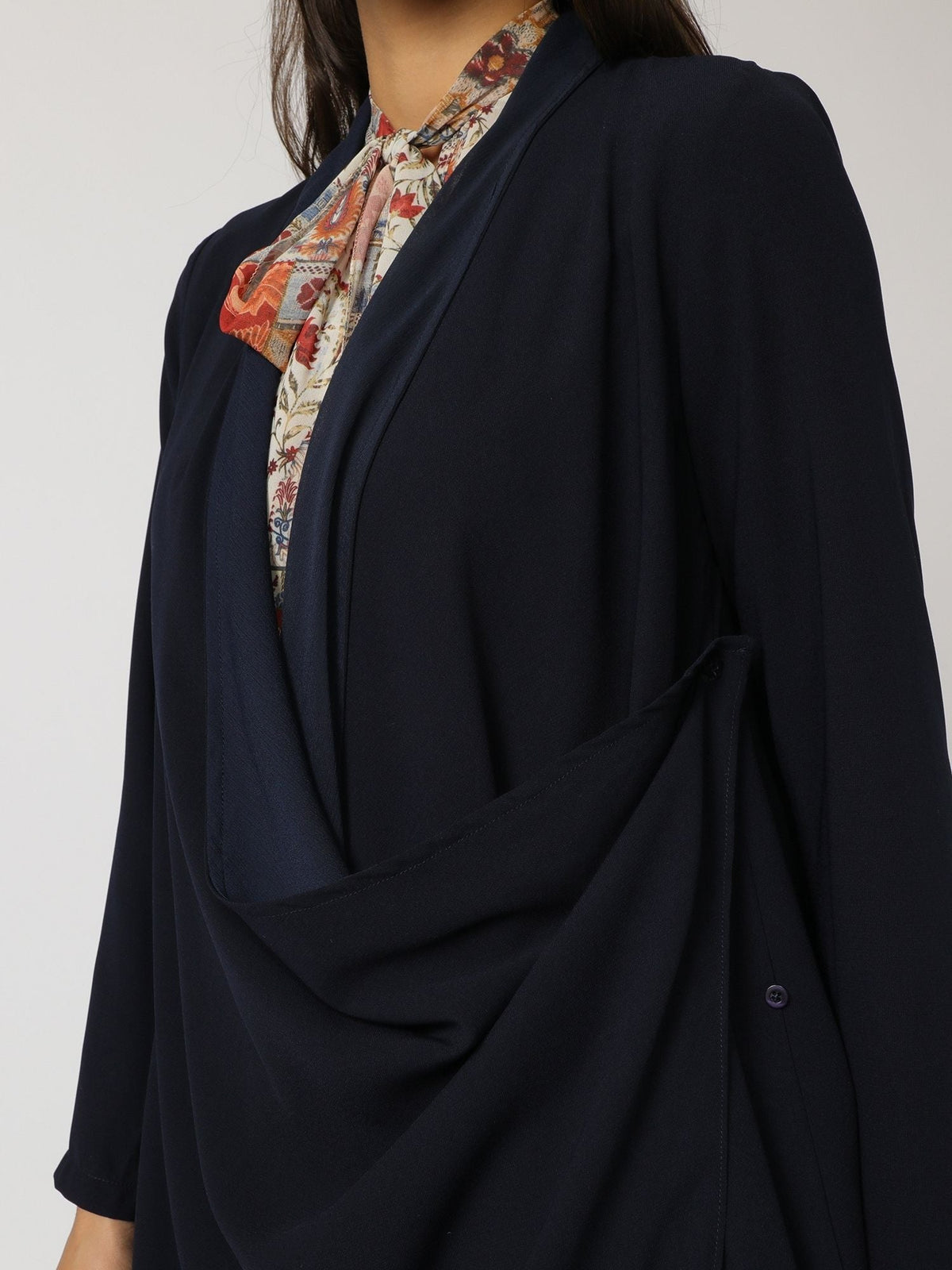 Chaqueta mujer elegante fluida amplia blazer cardigan diseño drapeado escote pico manga larga cierre lateral La Morena LA-180084 color azul talla 38 cómoda versátil ligera ✅Entrega 24/48h