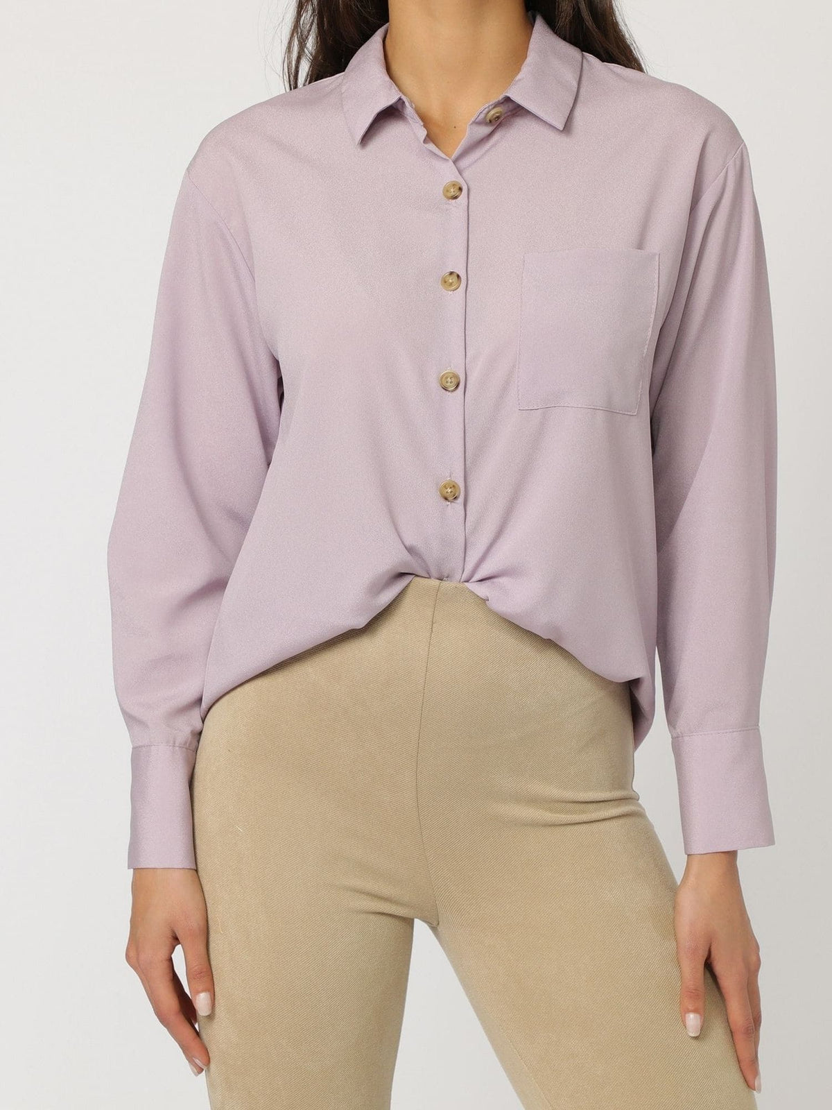 Blusa fluida mujer, camisa clásica, manga larga, cuello camisero, bolsillo frontal, botones decorativos, tejido ligero, elegante y versátil, talla 38, color violeta, ideal oficina y casual ✅Entrega 24/48h
