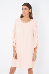 Vestido oversize mujer, dress suelto, manga tres cuartos, pompones decorativos, tejido suave, estilo casual relajado, corte amplio, color rosa palo, talla 38, cómodo y versátil, look femenino fresco ✅Entrega 24/48h